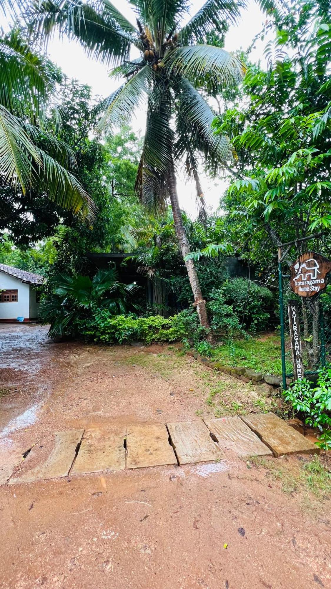 Kataragama Homestay Eksteriør billede